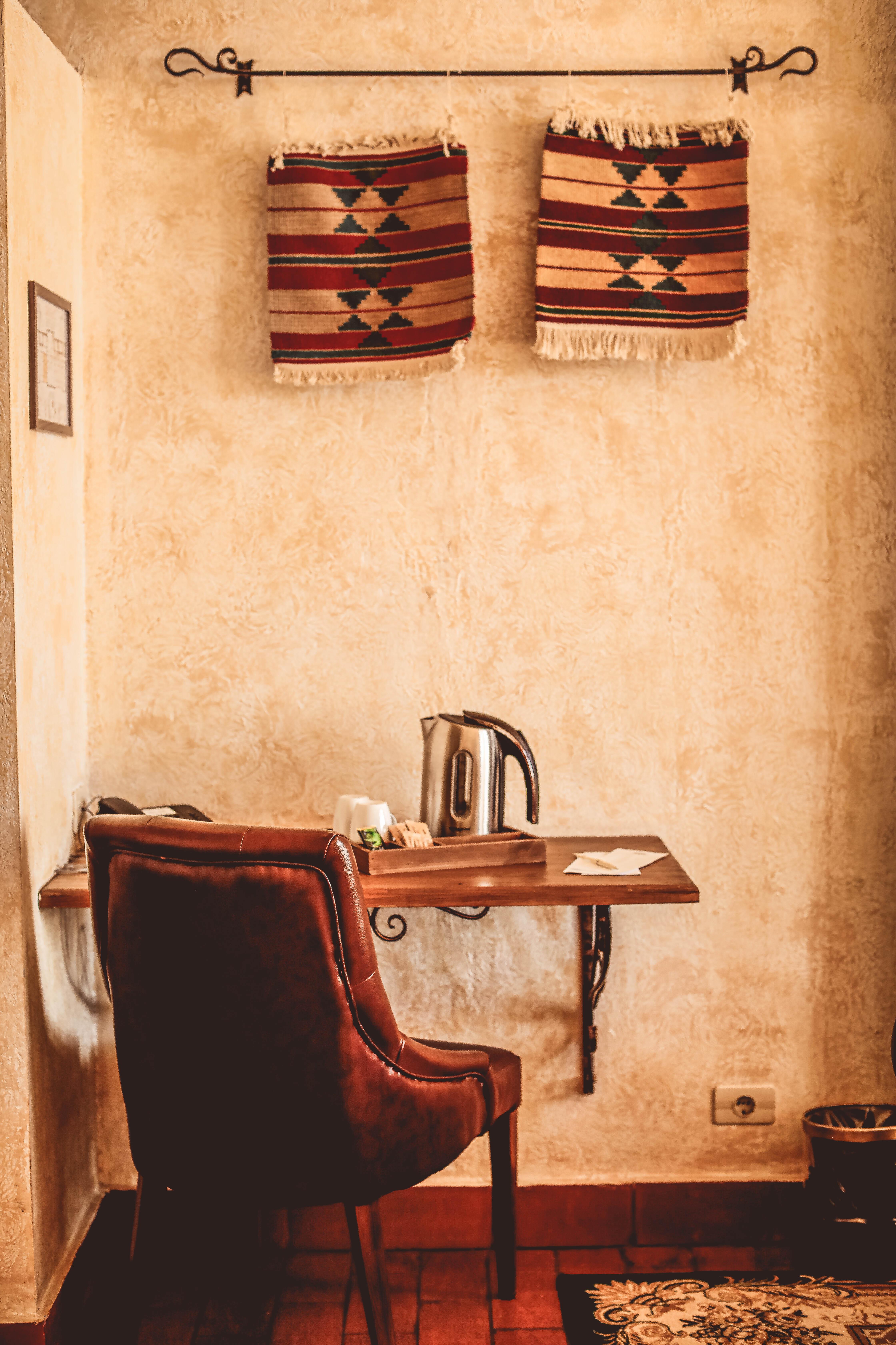 Caucasus Hotel Kasagh Buitenkant foto A kettle on a table