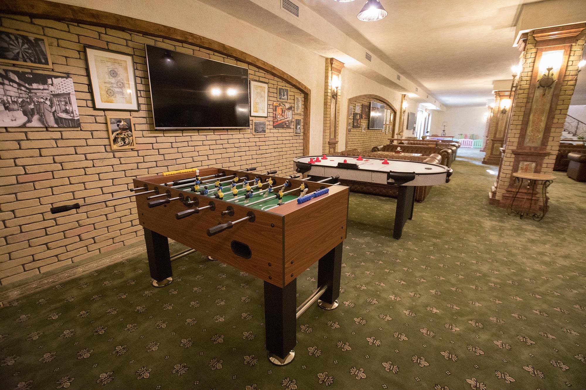 Caucasus Hotel Kasagh Buitenkant foto The game table at the 2016 G7 summit