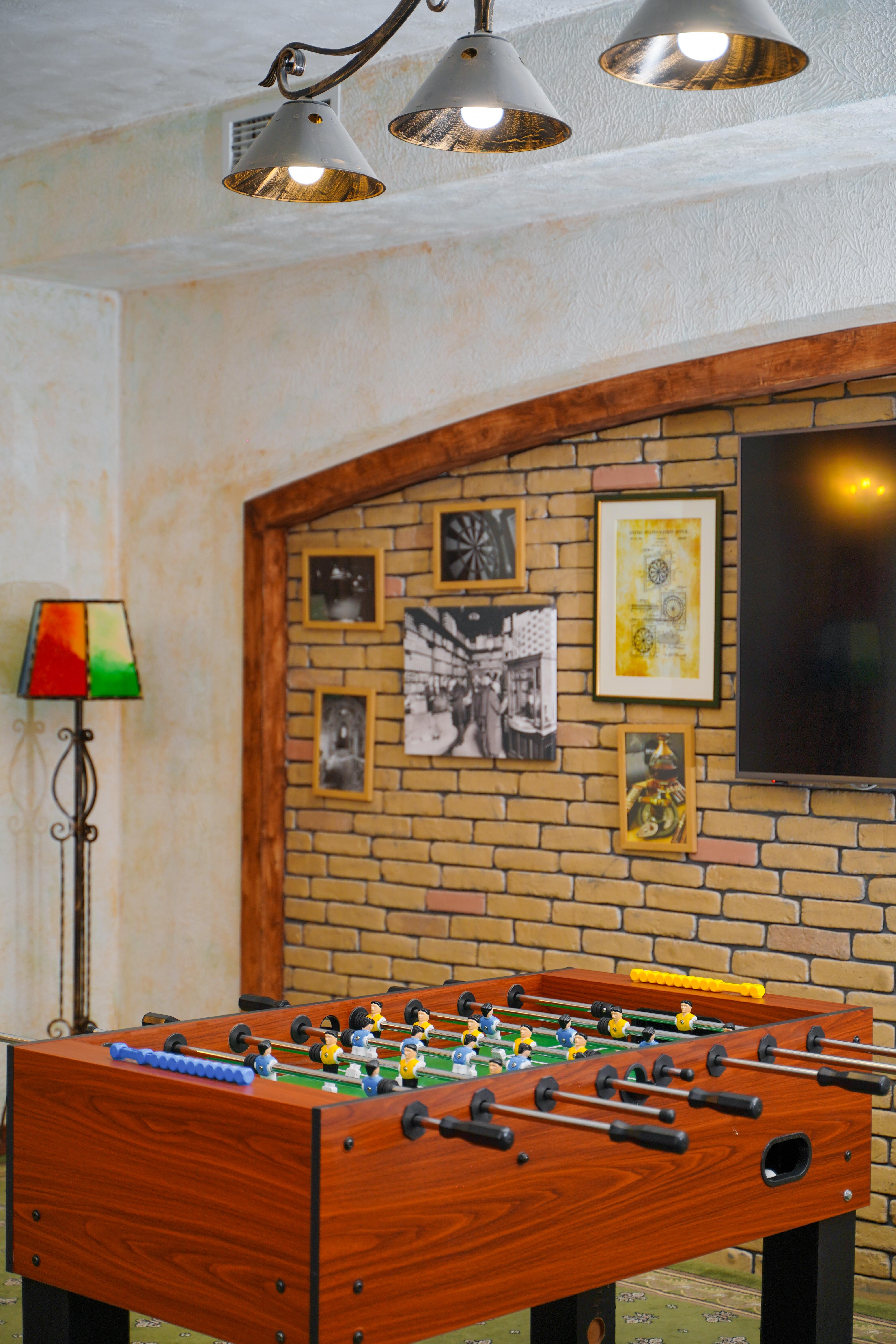 Caucasus Hotel Kasagh Buitenkant foto A brick wall in a home