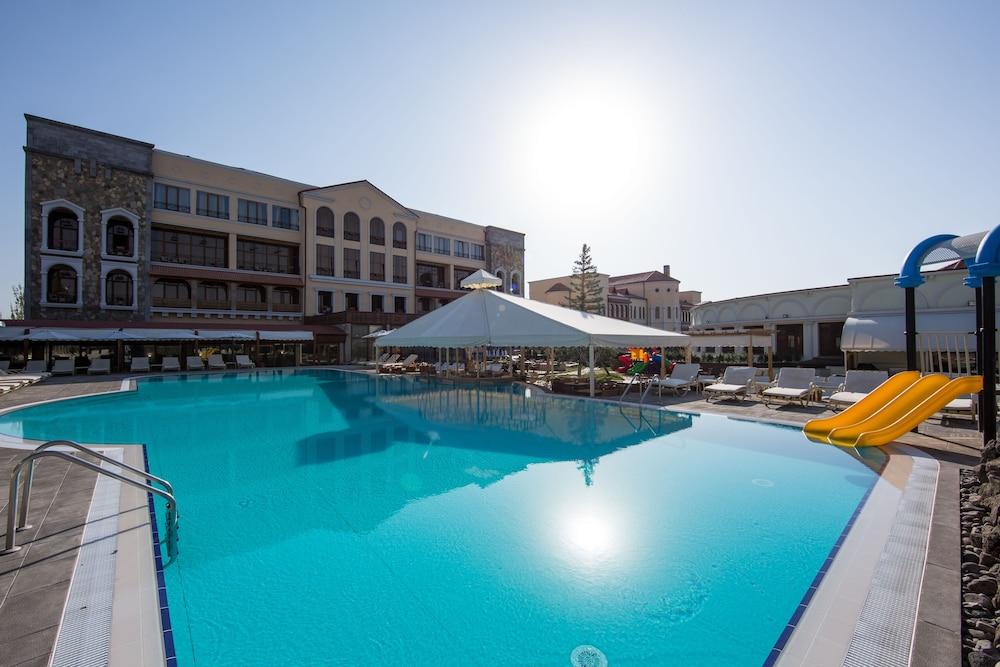 Caucasus Hotel Kasagh Buitenkant foto The swimming pool at the hotel